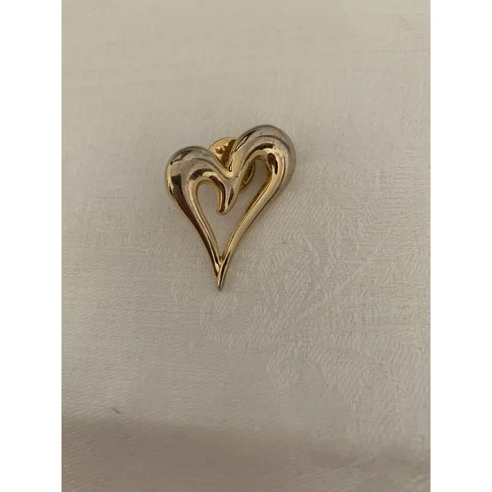 Vintage Goldtone Brooch Pinback Heart Shape 1 3/8" Estate Found Pin - Picture 2 of 5